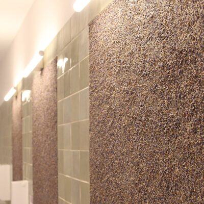 Spiegel vollflächig beklebt mit getrockneten Lavendelblüten